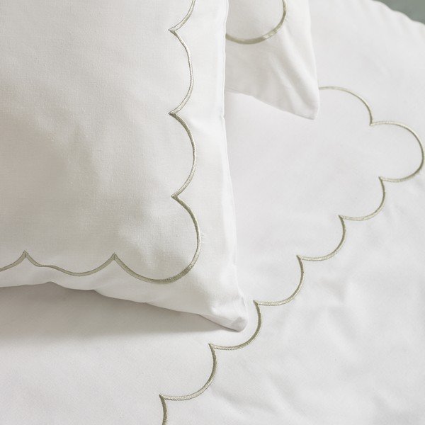 Бяло-зелено двойно удължено спално бельо 230x220 cm Scallop Border – Catherine Lansfield-image-3