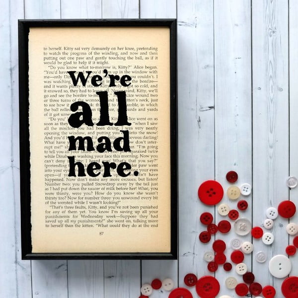 Plakát v dřevěném rámu Alice in Wonderland All Mad Here