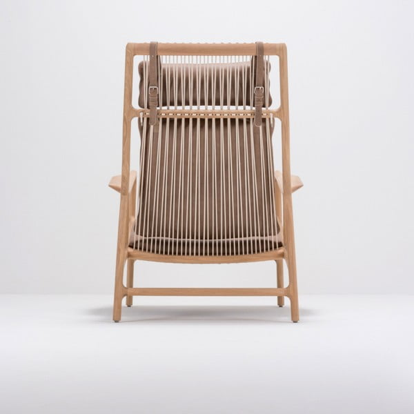 Фотьойл с масивна дъбова конструкция и седалка от кафява биволска кожа Dedo - Gazzda-image-4