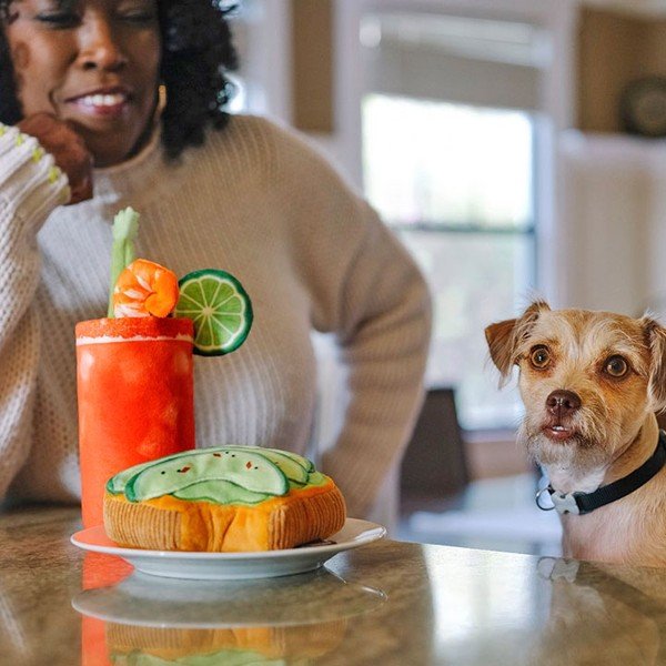 Кучешка играчка Avo-doggo тост - P.L.A.Y.-image-1