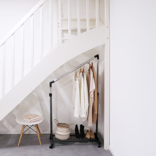 Черна метална телескопична/на колелца стойка за дрехи Under Stairs – Compactor-image-1