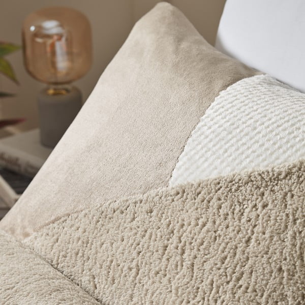 Бежово единично  спално бельо от микроплюш 135x200 cm Larsson Geo – Catherine Lansfield-image-2