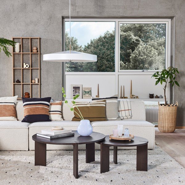Кръгла масичка за кафе от масивен ясен в тъмно естествен цвят ø 65 cm Oy – OYOY Living Design-image-2