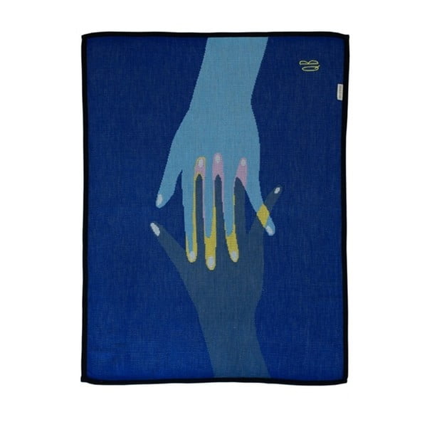 Плетено одеяло Hands, 80 x 110 cm - The Wild Hug