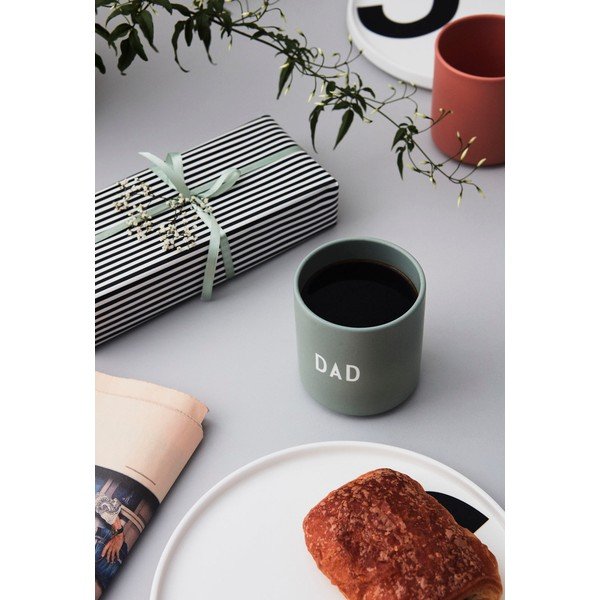 Зелена порцеланова чаша 300 ml Dad - Design Letters-image-4