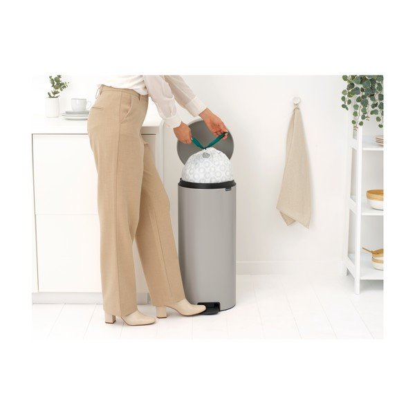 Светлосиво стоманено кошче за боклук с педал 30 l NewIcon – Brabantia-image-4