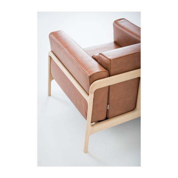 Кресло от коняк кафява биволска кожа с масивна дъбова конструкция Fawn - Gazzda-image-4