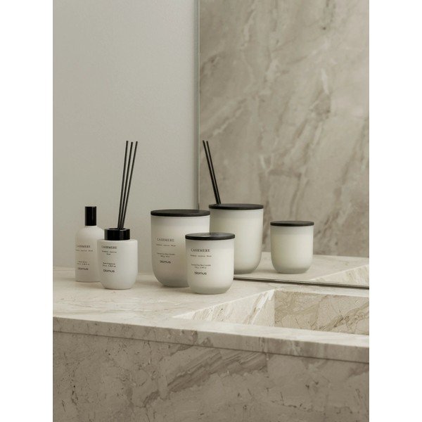 Ароматна свещ от соев восък време на горене 35 час Tuoksu Cashmere – Blomus-image-1