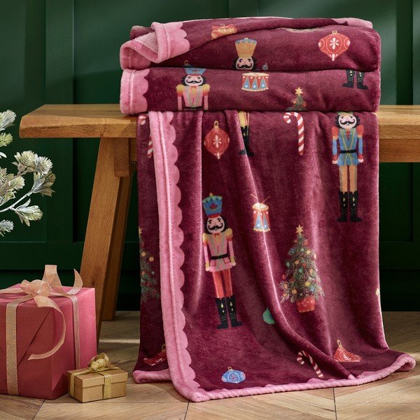 Бордо/розово одеяло с коледен мотив 170x130 cm Christmas Nutcracker – Catherine Lansfield-image-1