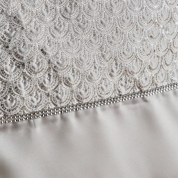 Покривка от микросатен 32x220 cm Deco Sequin – Catherine Lansfield-image-1