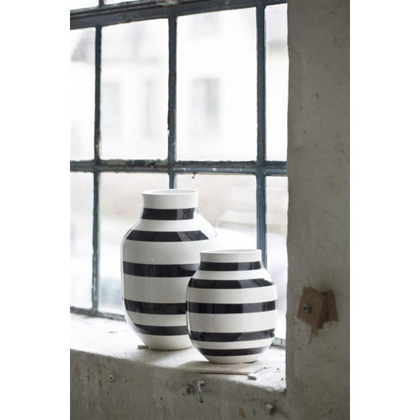Ваза от черно-бял фаянс, височина 30,5 cm Omaggio - Kähler Design-image-2