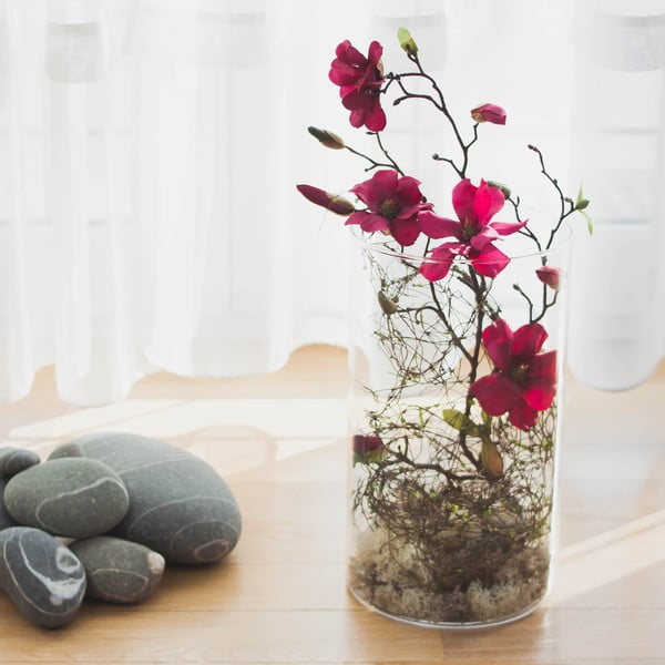 Květinová dekorace od Aranžérie, vínová magnólie ve váze