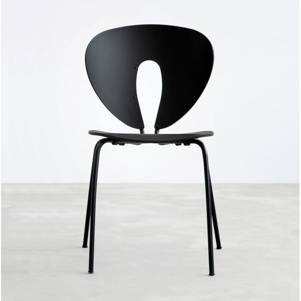 Černá židle s černými chromovanými nohami Stua Globus