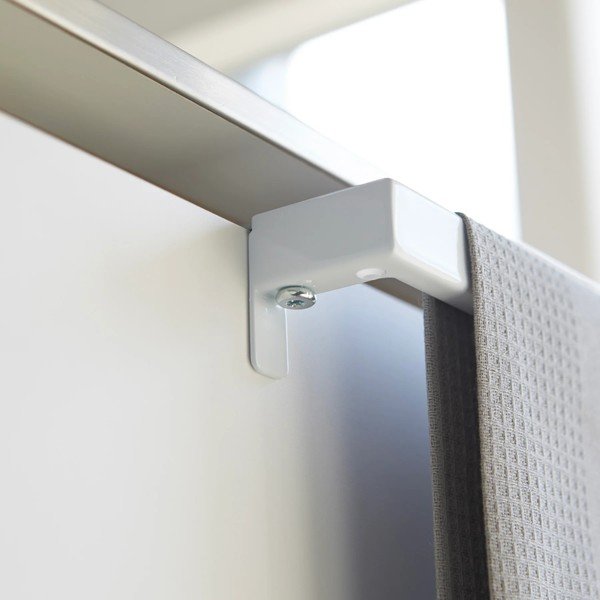 Бял висящ държач за кухненска кърпа Tower – YAMAZAKI-image-3