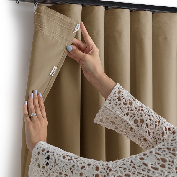 Бежова затъмняваща завеса 265x175 cm Velto – Filumi-image-3