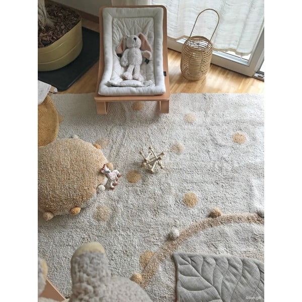 Ръчно изработен памучен детски килим подходящ за пране в цвят жълта охра и кремаво 120x160 cm Hippy Dots Honey – Lorena Canals-image-4