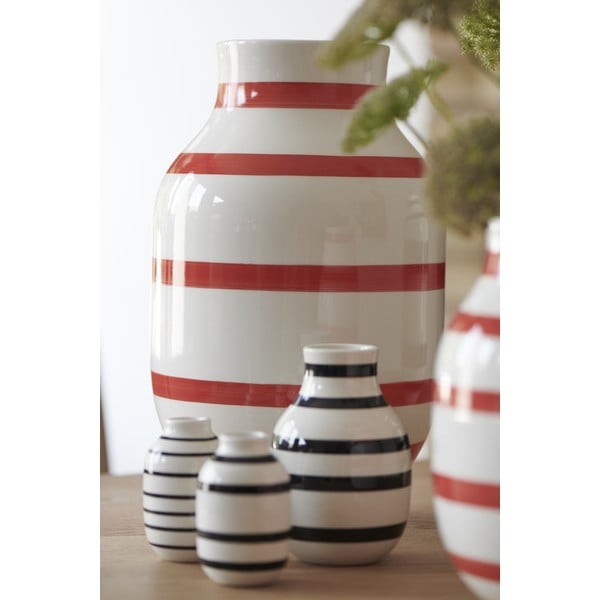 Керамична ваза на бели и червени райета, височина 31 cm Omaggio - Kähler Design-image-2
