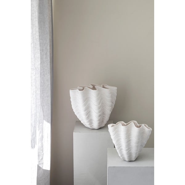 Бяла ваза от полирезин (височина 22 cm) Shell – Mette Ditmer Denmark-image-1