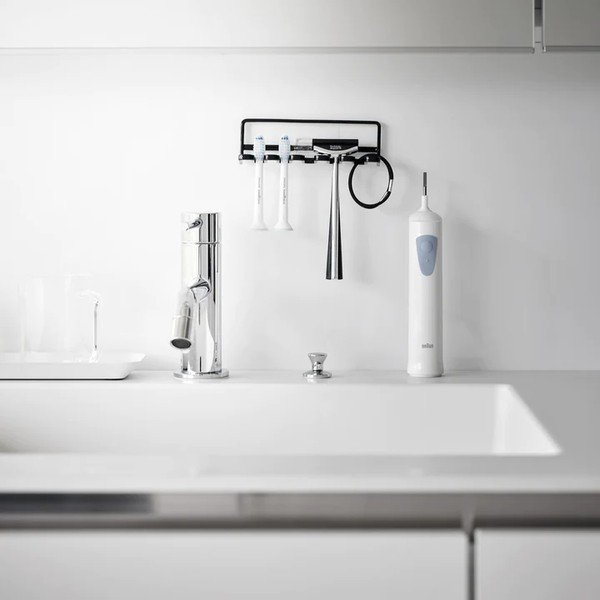 Черен самозалепващ метален държач за четки за зъби Film Hook – YAMAZAKI-image-1