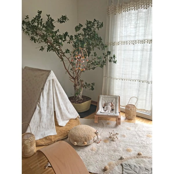 Ръчно изработен памучен детски килим подходящ за пране в цвят жълта охра и кремаво 120x160 cm Hippy Dots Honey – Lorena Canals-image-3