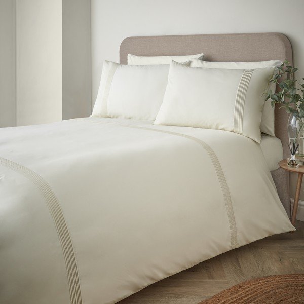 Кремаво единично  спално бельо 135x200 cm Pintuck Easy Iron Percale – Catherine Lansfield-image-1
