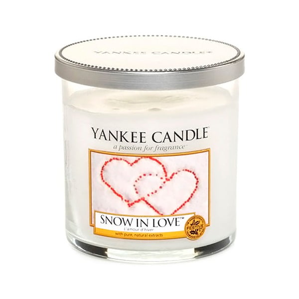 Ароматизирана свещ Snowy with Love, време на горене 30 - 40 часа Snow in Love - Yankee Candle