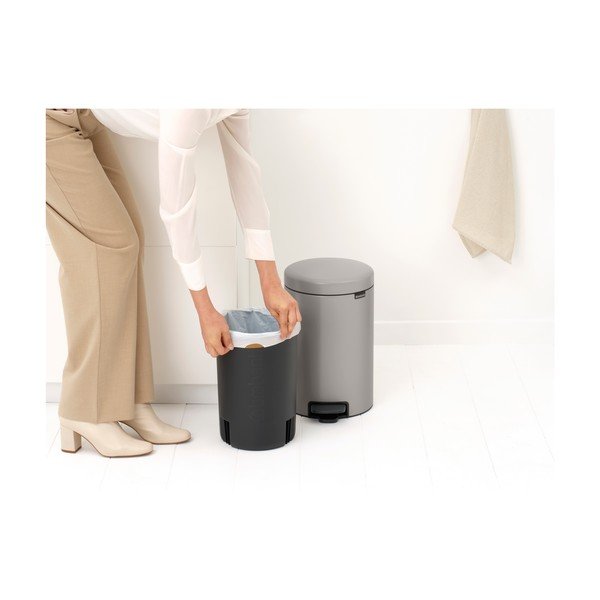 Светлосиво стоманено кошче за боклук с педал 12 l NewIcon – Brabantia-image-4