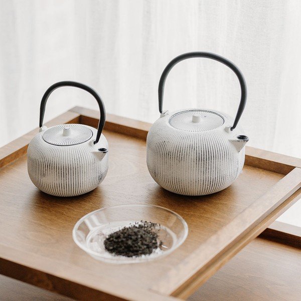 Черно-бял чугунен чайник 700 ml Sencha – S|P Collection-image-1