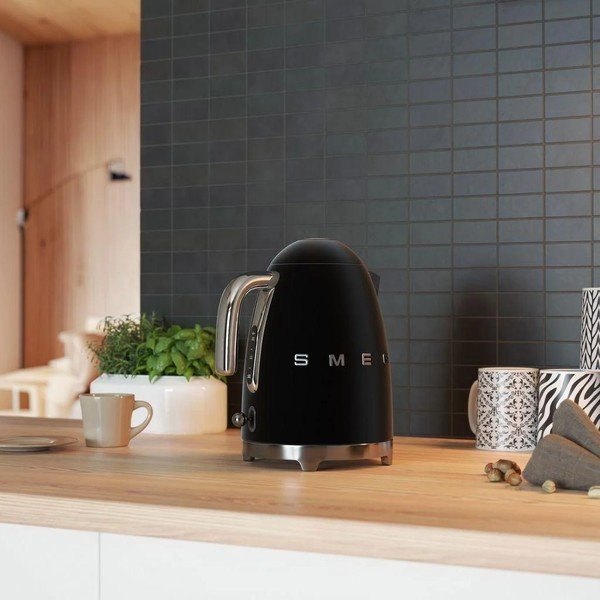 Черна електрическа кана от неръждаема стомана 1,7 l Retro Style – SMEG-image-3