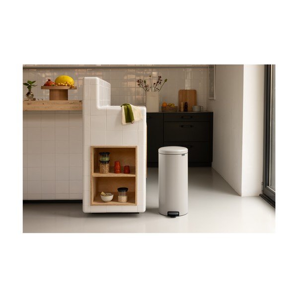 Светлосиво стоманено кошче за боклук с педал 30 l NewIcon – Brabantia-image-1