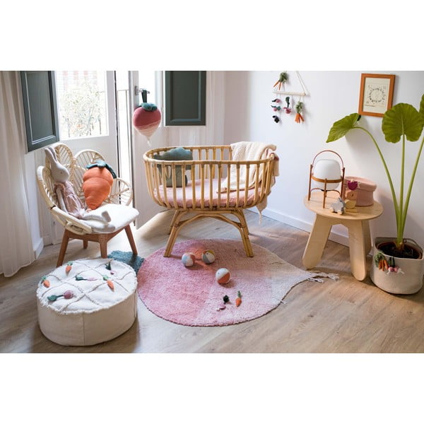 Розов ръчно изработен памучен детски килим подходящ за пране 100x150 cm Ramona the Radish – Lorena Canals-image-1