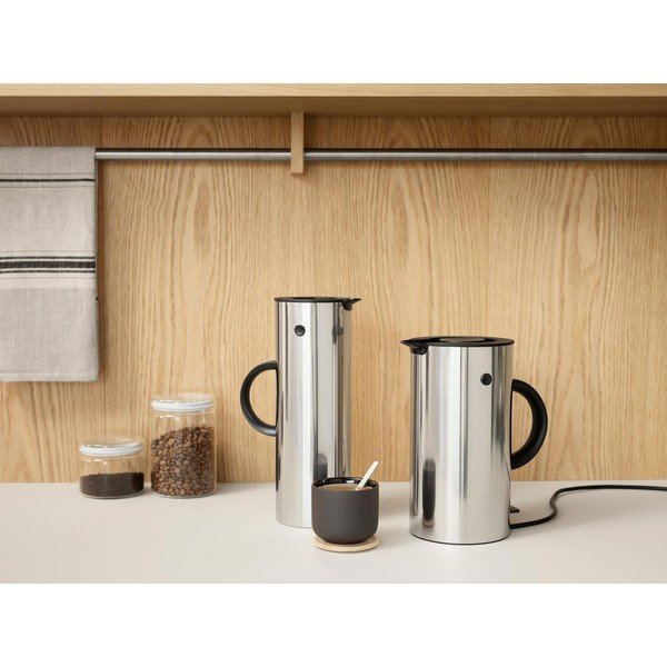 Пластмасова електрическа кана в сребрист цвят 1,5 l EM77 – Stelton-image-1