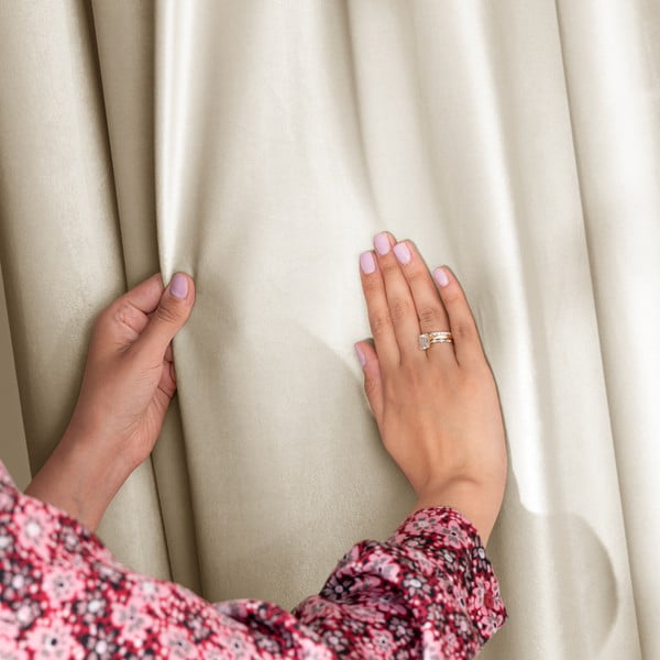 Бежово затъмняващо перде 140x270 cm Eyelets – Restilo-image-1