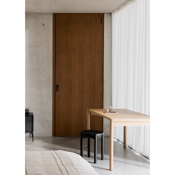 Черен стол от масивен бук Hopp – noo.ma-image-3