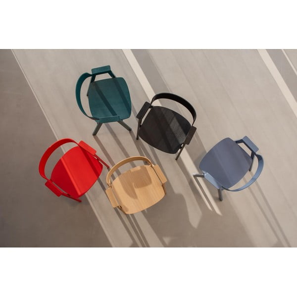 Черен трапезен стол с подлакътници от масивен дъб Flip – Gazzda-image-3