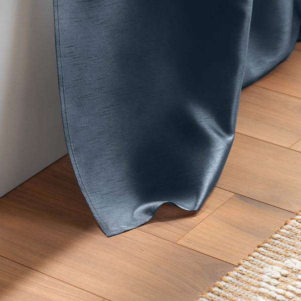 Тъмносиньо перде от микросатен 140x240 cm Shana – douceur d'intérieur-image-3