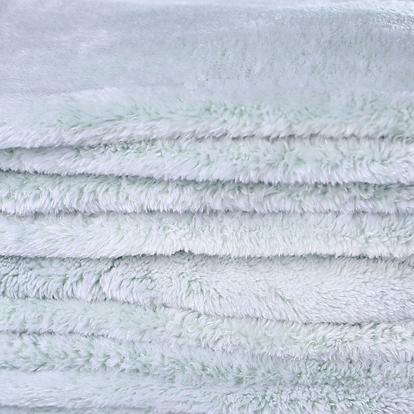 Светлозелено одеяло от микрофибър Fluff Peppermint, 170 x 210 cm - DecoKing-image-2