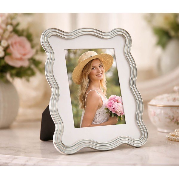 Светлосиня/в сребрист цвят метална/стъклена стояща рамка 17,5x22,5 cm Elizabeth – Mauro Ferretti-image-1