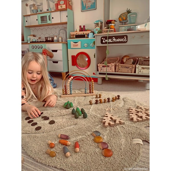 Ръчно изработен памучен детски килим подходящ за пране в цвят каки 75x100 cm Mini Monstera Olive – Lorena Canals-image-4