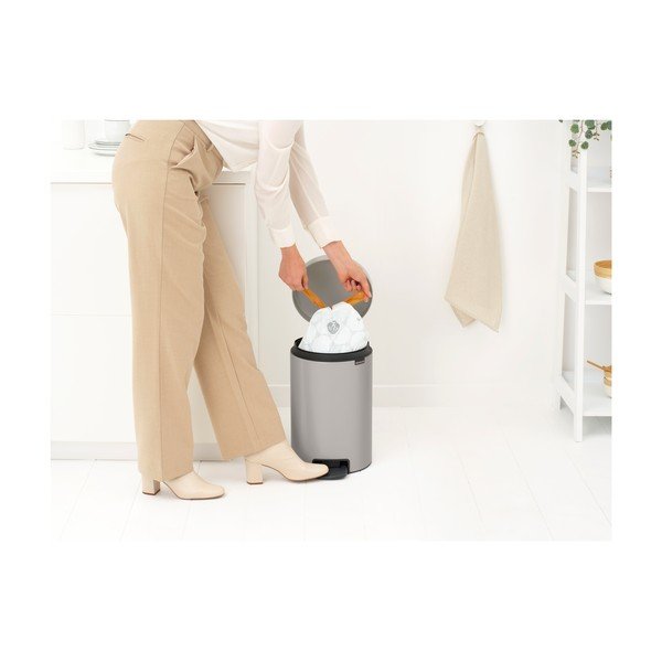 Светлосиво стоманено кошче за боклук с педал 12 l NewIcon – Brabantia-image-3