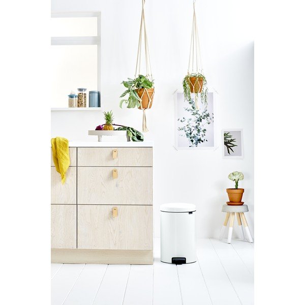 Бяло стоманено кошче за боклук с педал 20 l NewIcon – Brabantia-image-4