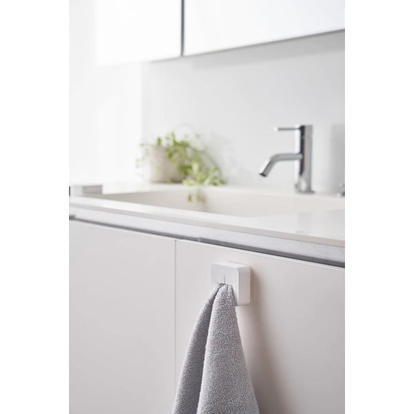 Бял самозалепващ пластмасов държач за кухненска кърпа Film Hook – YAMAZAKI-image-2