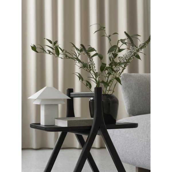 Бяла LED затъмняваща се настолна лампа с метален абажур (височина 33,5 cm) Sanaka – Blomus-image-2