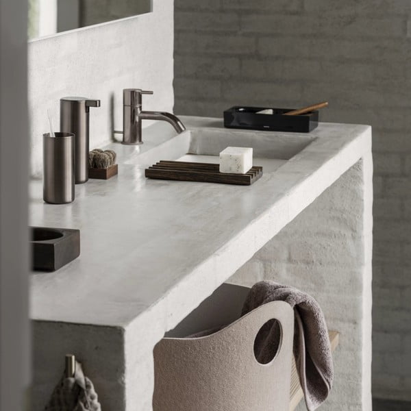 Тъмнокафяв дозатор за сапун от неръждаема стомана 165 ml MODO - Blomus-image-1