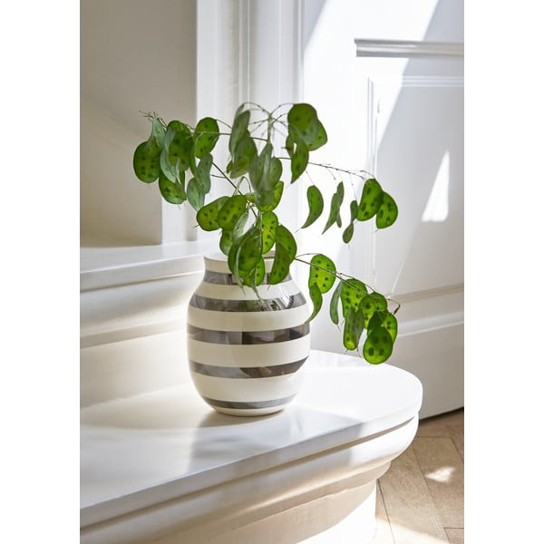 Ваза от бял фаянс със сребърни детайли, височина 20 cm Omaggio - Kähler Design-image-1