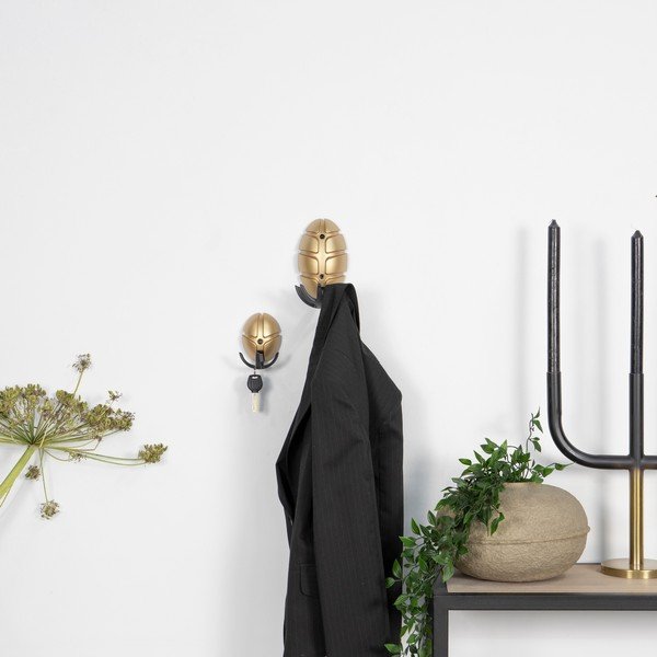 Черна/ в златист цвят стенна пластмасова кука Tick – Spinder Design-image-1