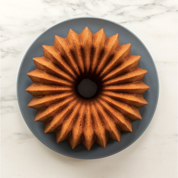 Форма за печене в златист цвят , 2,4 л Brilliance - Nordic Ware-image-1