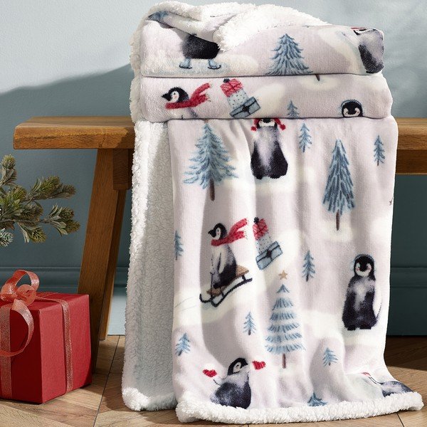 Бяло одеяло с коледен мотив 170x130 cm Christmas Sherpa Penguins – Catherine Lansfield-image-3