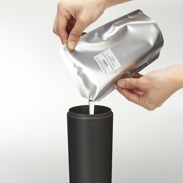 Черен пластмасов диспенсер за сапун 500 ml Round – YAMAZAKI-image-2