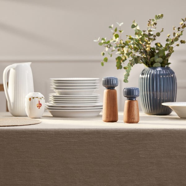 Мелничка за подправки от дъбово дърво с антрацитен детайл от порцелан Hammershoi, височина 13 см Hammershøi - Kähler Design-image-1